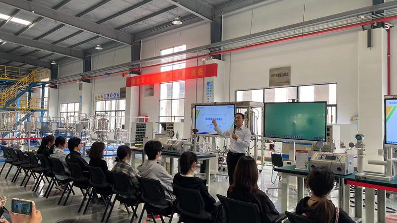 性能优势：轻与强的极致组合